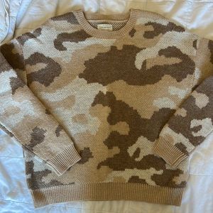 Lucky brand sweater - rarely worn